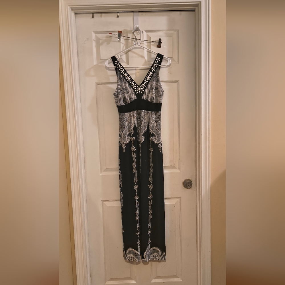 Style & Co Black and White Paisley V-Neck Maxi Dress. PM
